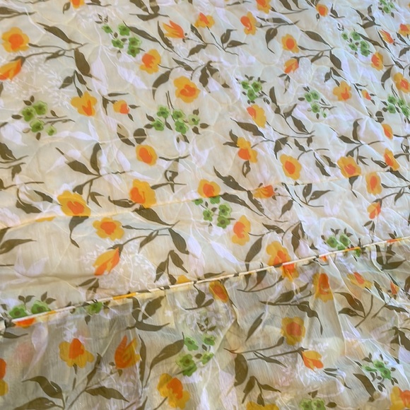 Vintage skirted Bedspread - Picture 2 of 3